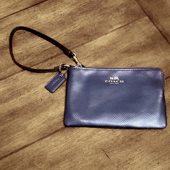 Coach Handbags - Coach Wristlet